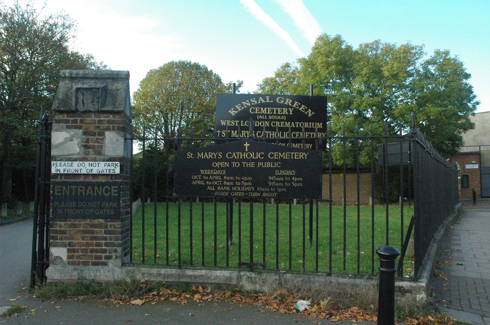 Kensal Green Entrance.jpg